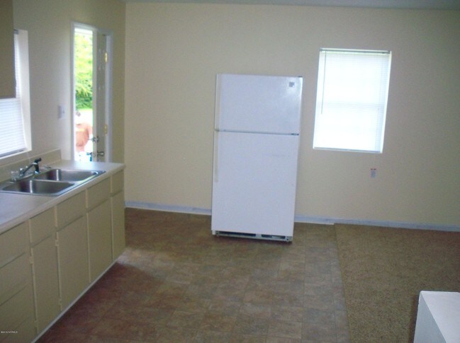 Building Photo - 385 Freedom Way