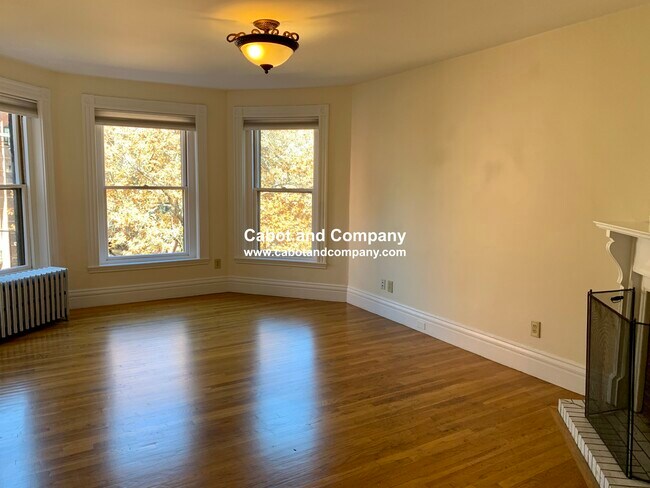 Building Photo - 295 Newbury St