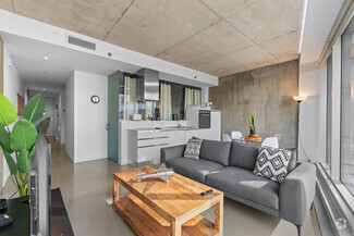 Building Photo - 456 Rue De la Gauchetière O