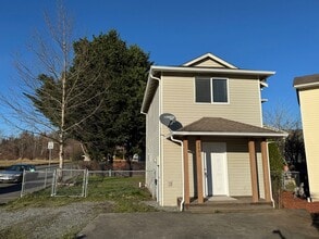 Building Photo - 2002 N 30th St