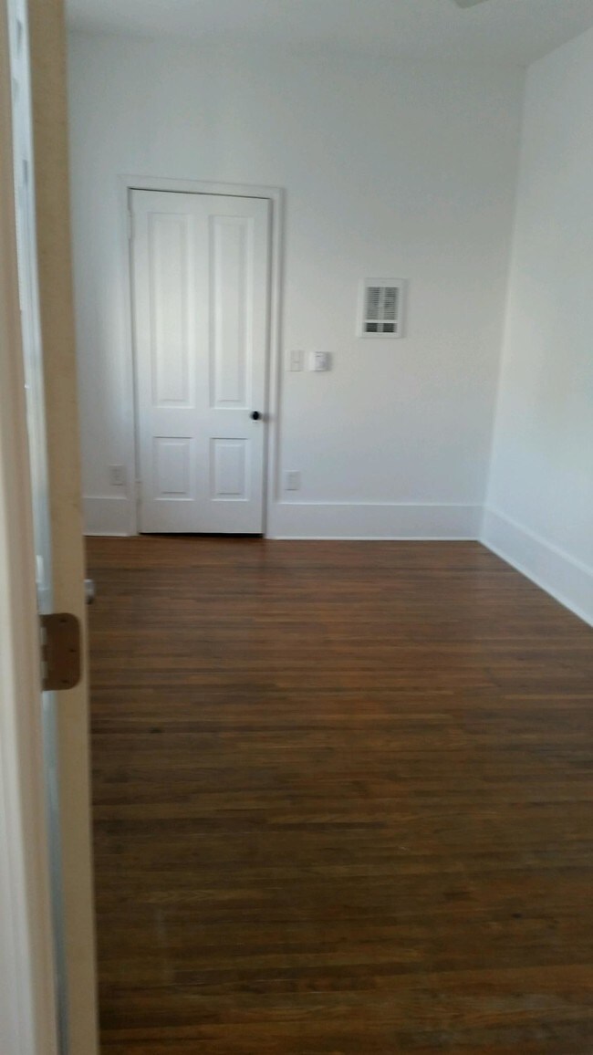 Habitación - 104 1st St E