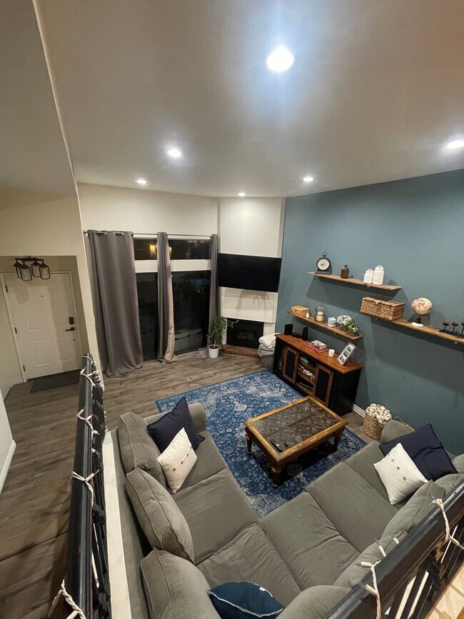 Foto del edificio - 15221 W Magnolia Blvd