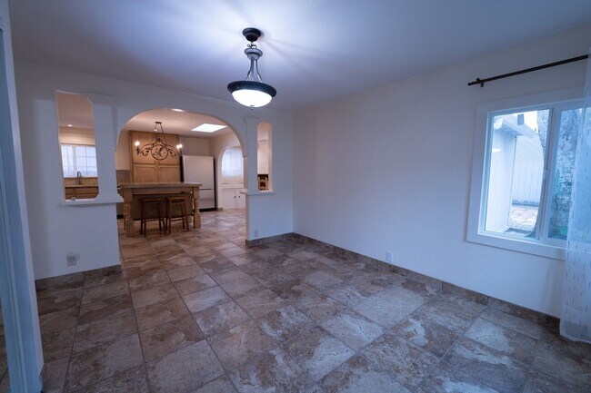 Building Photo - Perfect Pacific Grove Home!