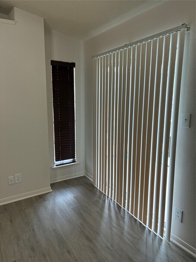 Foto del edificio - 2121 Hepburn St