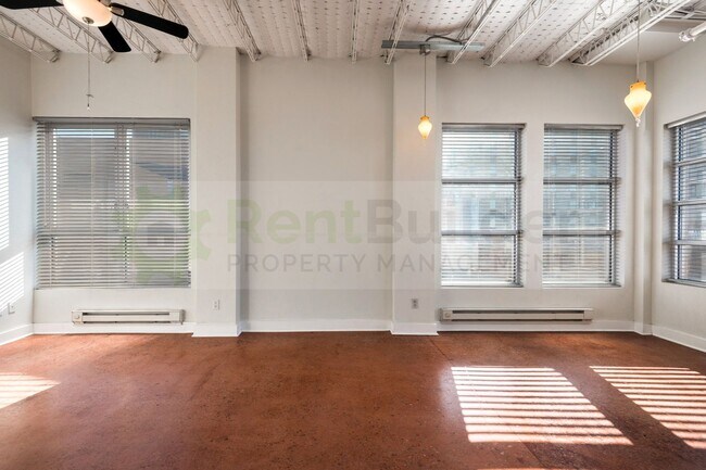 Foto del edificio - LOWER PRICE!  CATS ALLOWED!!