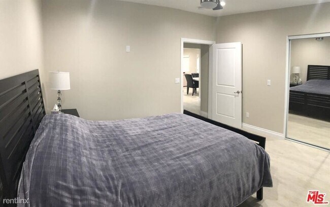 Foto del edificio - 2 br, 1.5 bath Condo - 22701 Erwin St