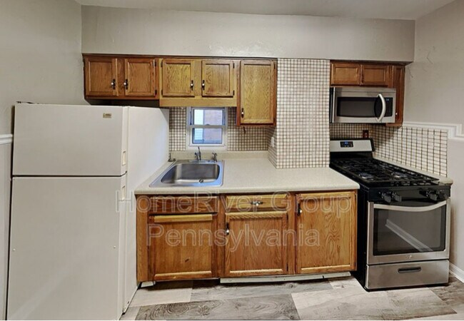 Building Photo - 7426 Duquesne Ave