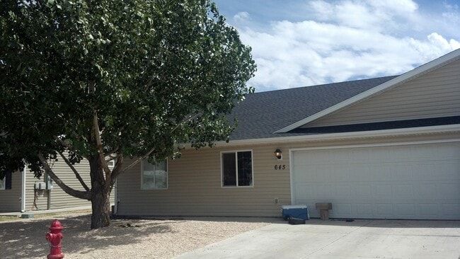 Building Photo - 645 1225 N