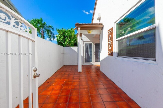 Foto del edificio - 17302 NW 63rd Pl