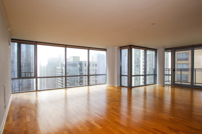 Foto del edificio - 450 E Waterside Dr