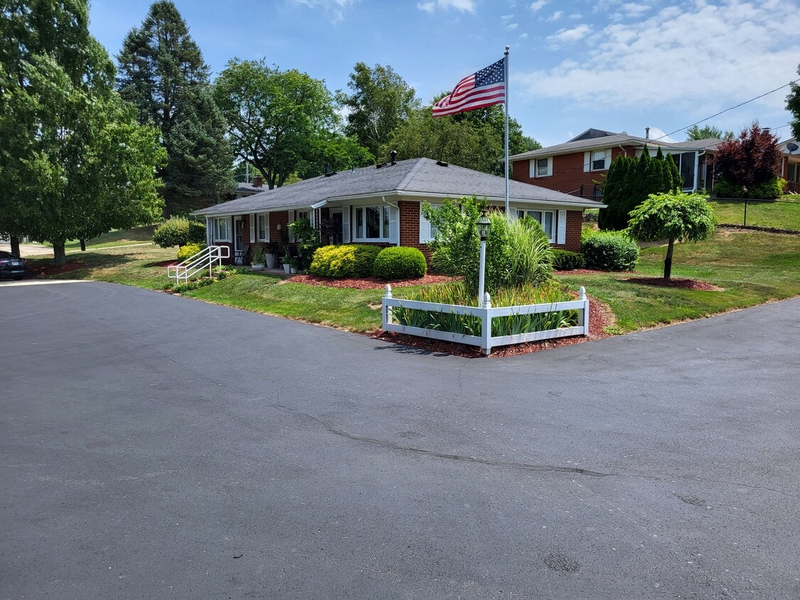 Building Photo - 318 Vernedale Dr