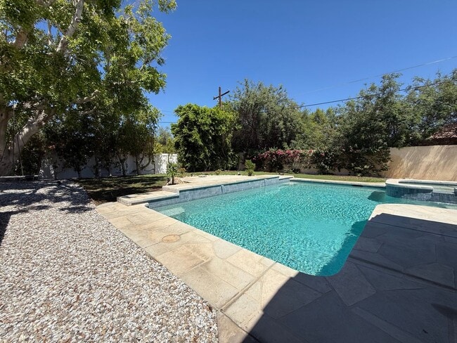 Foto del edificio - Gorgeous 3 bedrooms, 2.5 baths home