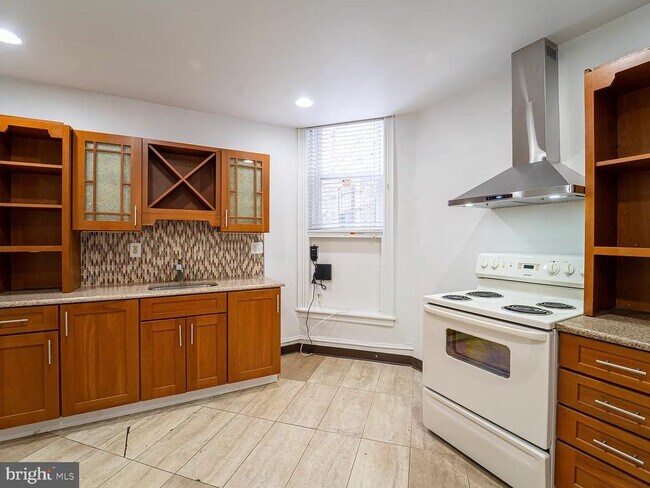 Building Photo - 225 S 49th St