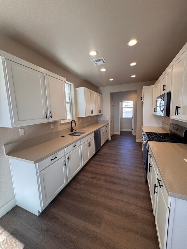 Foto del edificio - NEW! 3/2.5/2 Townhome in Gardnerville