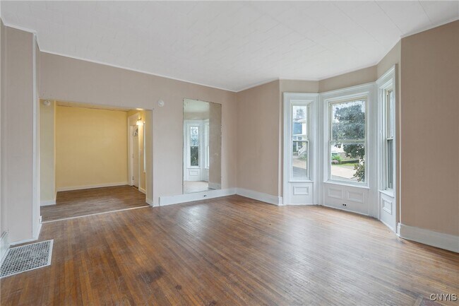 Foto del edificio - 103 E 7th St