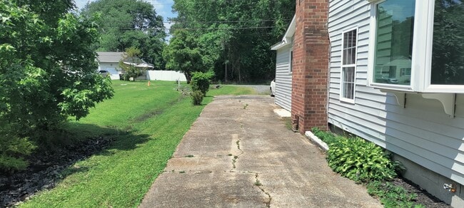 Long driveway - 1208 Back Creek Rd