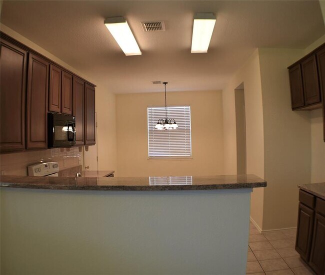 Building Photo - 720 Princeton Dr