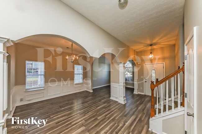 Foto del edificio - 419 Lake Ridge Ln