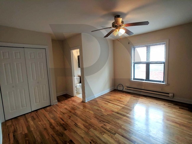 Pet friendly studio in Lincoln Park - Apartment for Rent  