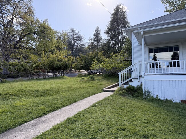 Foto del edificio - 227 Meade St