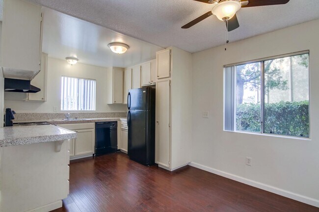 Building Photo - 3 Bed/ 2 Bath Clairemont Mesa