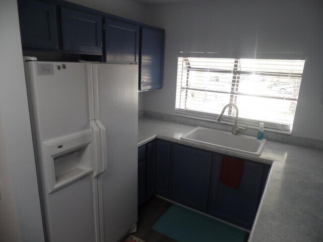 Foto del edificio - ** Move-In Discount** 3 bed - 2 bath Single Story Pet Friendly - Heart of Cedar City!