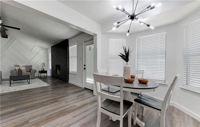 Building Photo - Completely remodeled 3-bedroom 2-bathroom ...