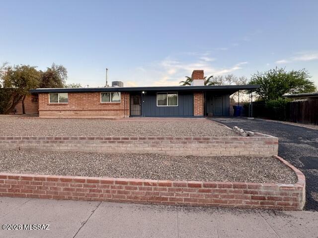 Building Photo - 6940 E Julia St