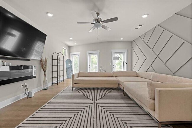 Building Photo - 2030 Main St NW