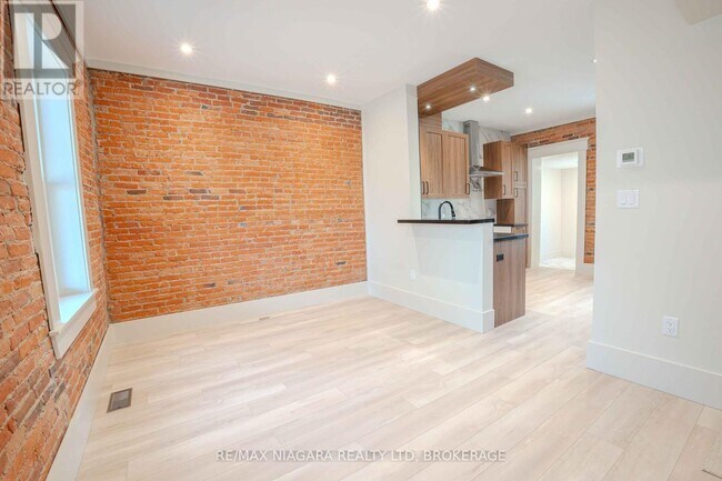 Building Photo - 6 Almond St