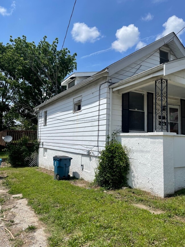 Building Photo - 5811 Helen Ave