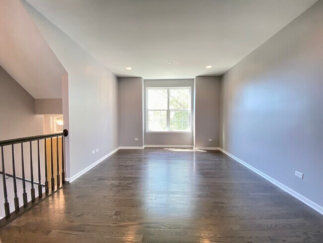 Building Photo - 4190 Royal Mews Cir