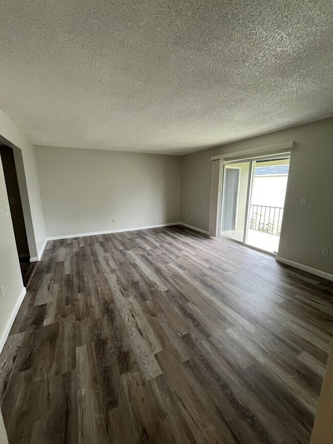 Foto del edificio - 525 Conway Rd