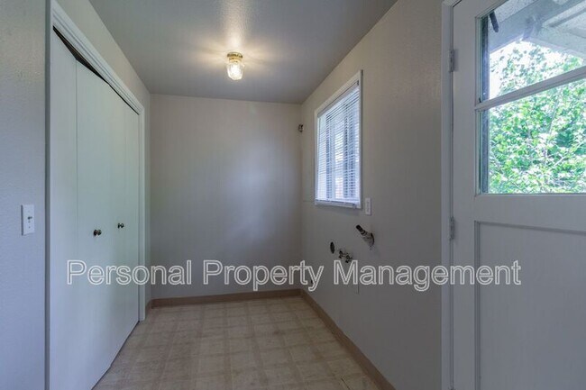 Foto del edificio - 10901 NE 7th St