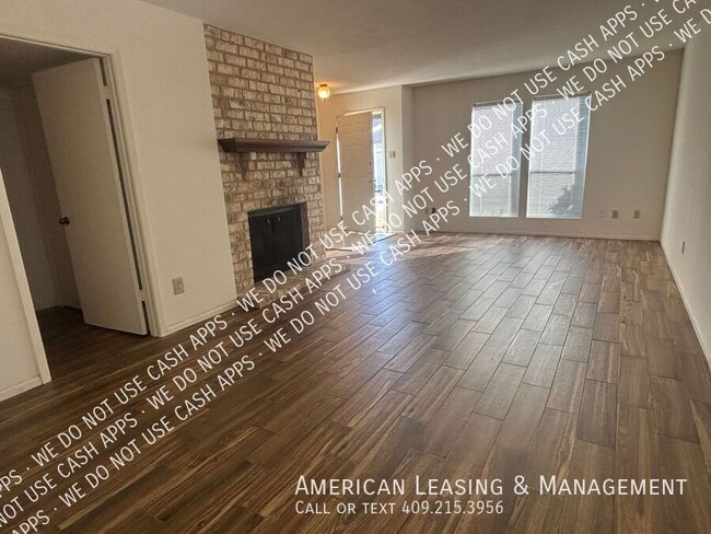 Building Photo - Beautiful 2/2.5 Townhome in the Acclaimed ...