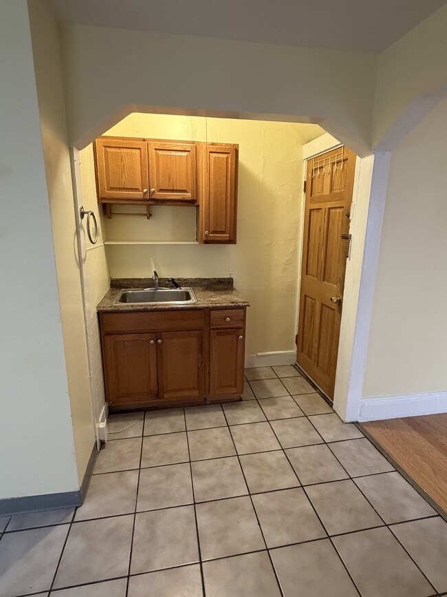 Building Photo - 103 Main St