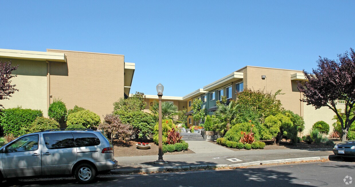 Primary Photo - 501 N D St