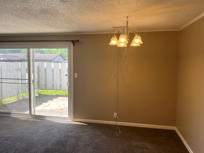 Building Photo - 310 S Forest Ave