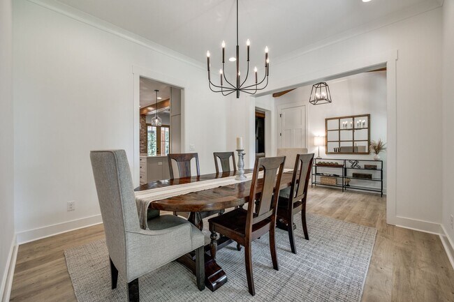Building Photo - Gorgeous 4 bedroom 3.5 bath on 6+ acres in...