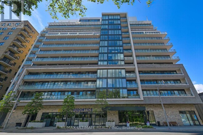 Building Photo - 3018 Yonge St