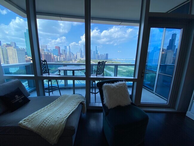 Balcony - 1211 S Prairie Ave