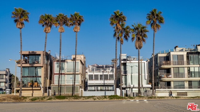 Building Photo - 2909 Ocean Front Walk
