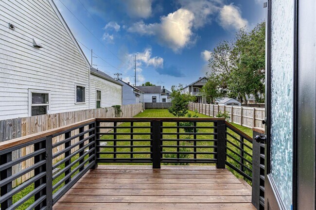 Building Photo - 2504 Dumaine St