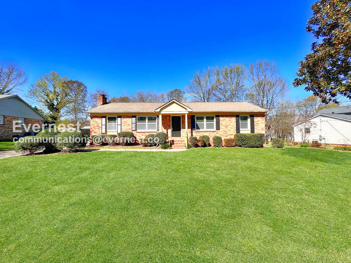 Foto principal - 425 Shallowood Ln