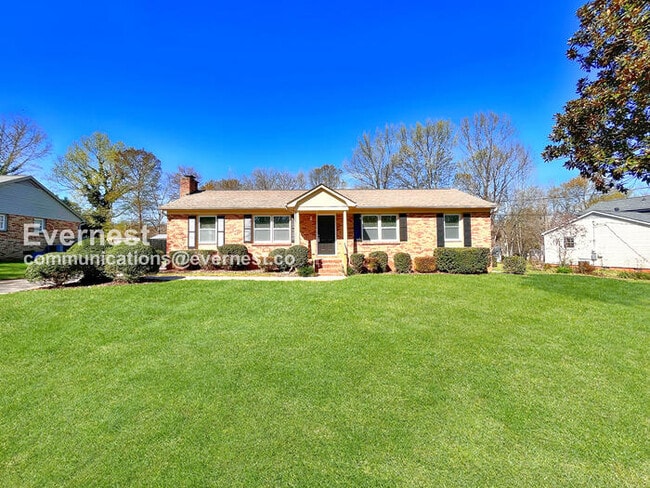 Building Photo - 425 Shallowood Ln