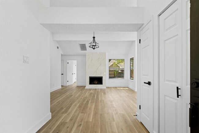 Foto del edificio - 18511 Headland Dr