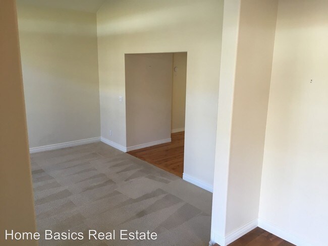 Building Photo - 4 br, 2 bath House - 3977 N Cove Dr.