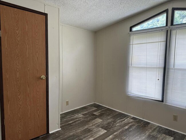 Foto del edificio - 2870 Fork Mountain Road