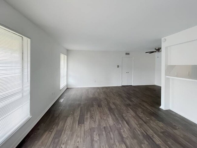 Building Photo - 647 Campbell Ave