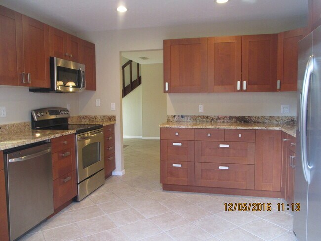 Building Photo - Beautiful 3 Bedroom Townhome in The Trails!